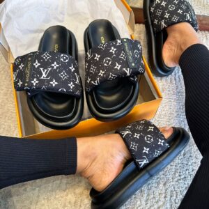 Chinelo luxo Louis Vuitton