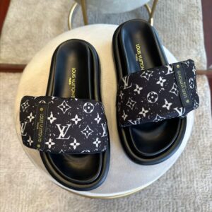 Chinelo luxo Louis Vuitton